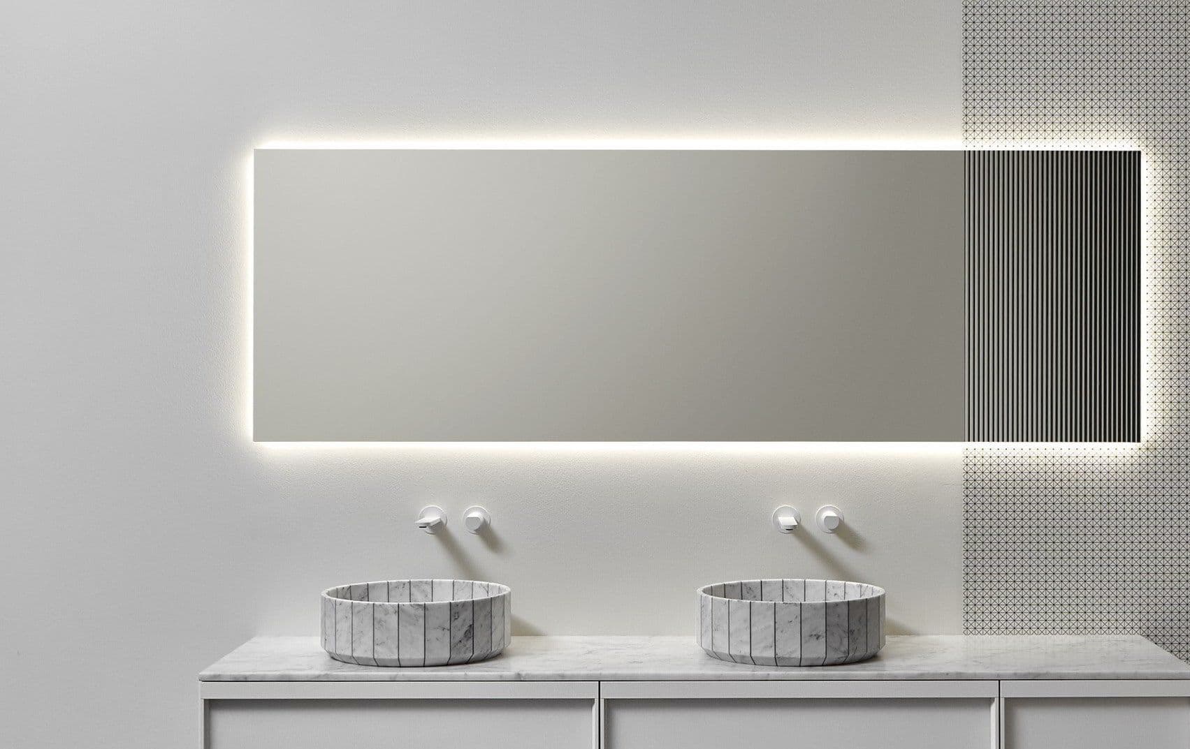 Antoniolupi
FONTE
Round countertop single Carrara marble washbasin