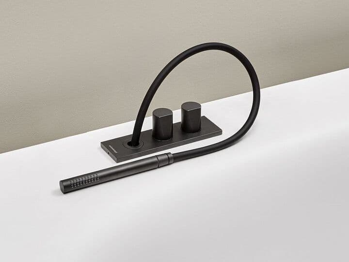 Antoniolupi
INDIGO
3 hole deck mounted bathtub tap with hand shower
