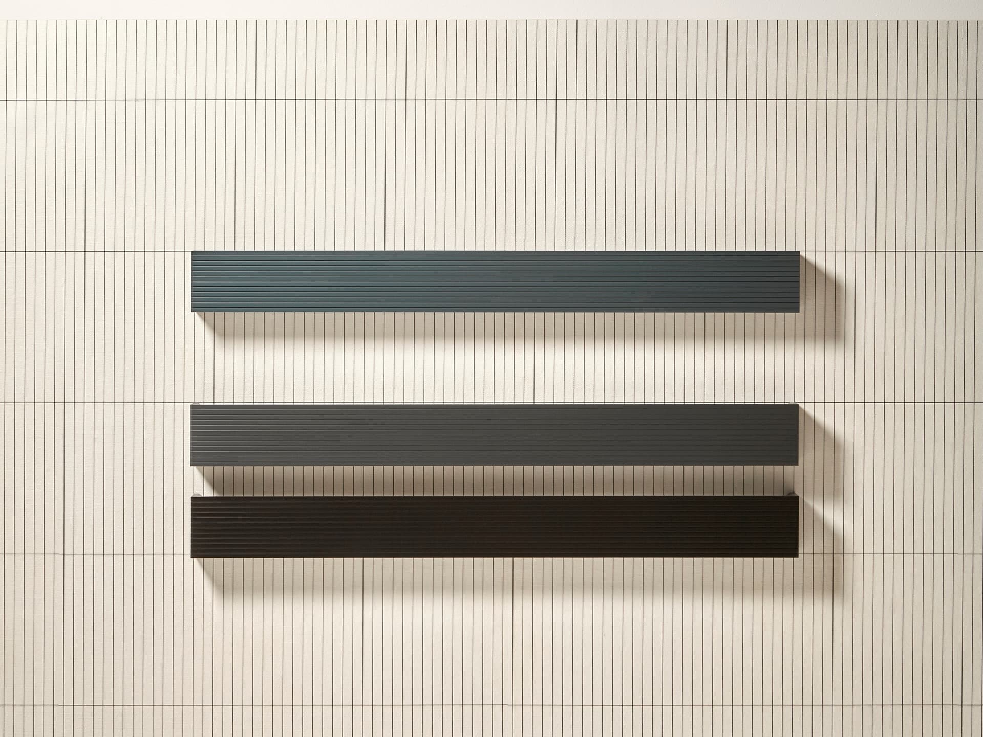 Antoniolupi
STECCA
Electric aluminium towel warmer