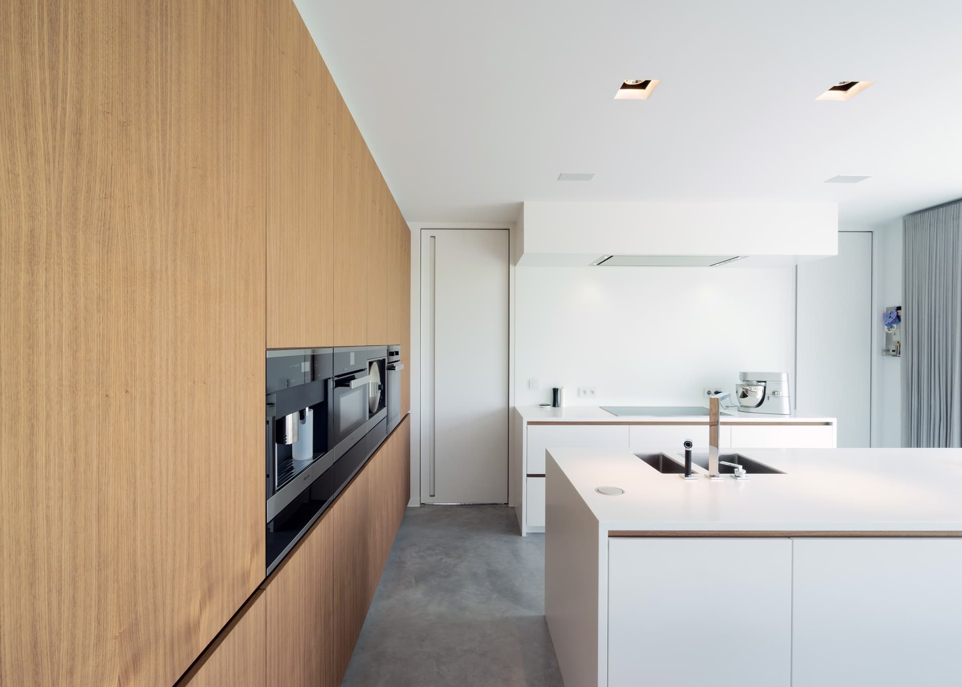Anyway Doors
SVD IBO
HPL door without frame and built-in handle