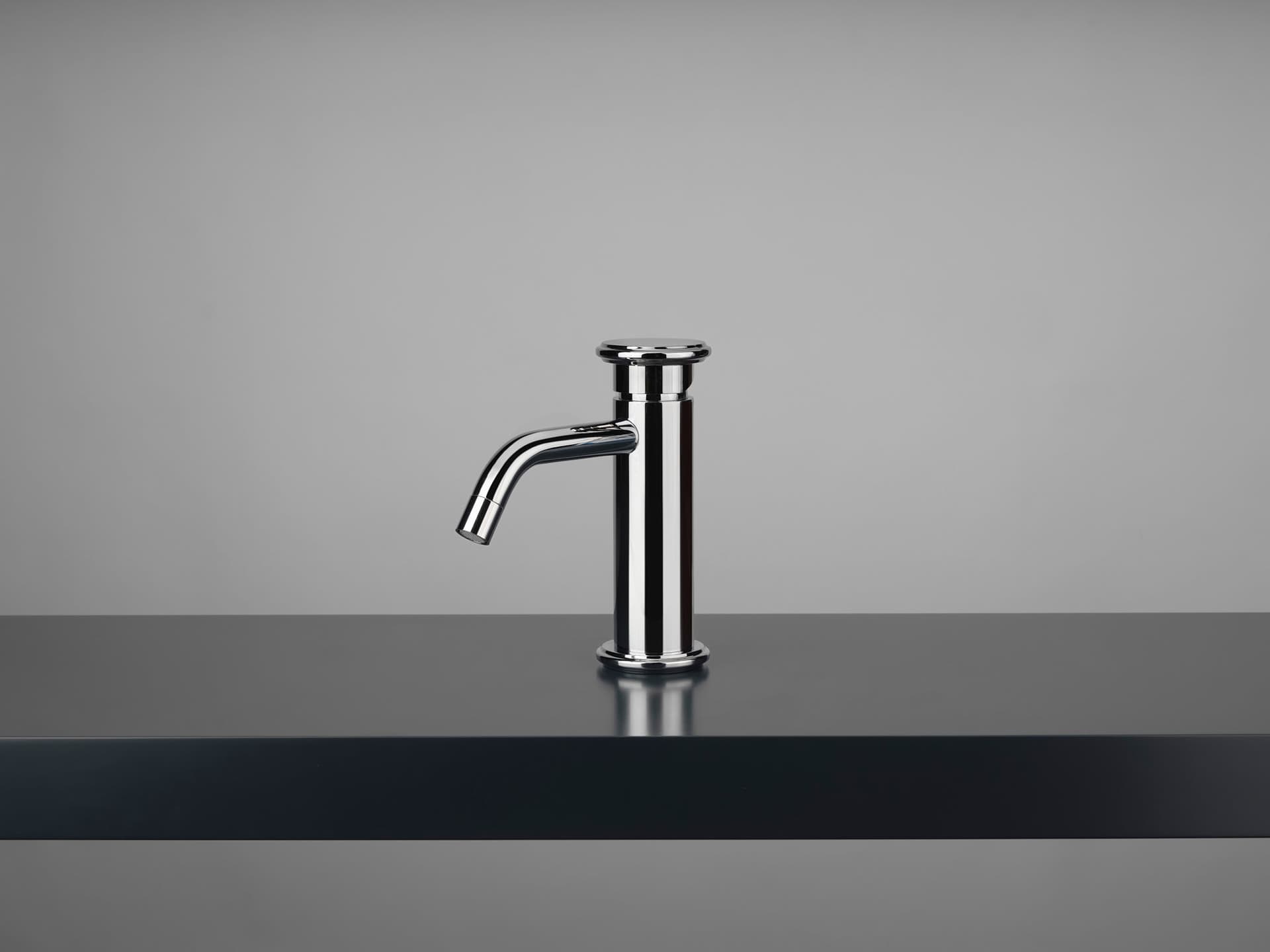 AQUAELITE
INSTILE
Countertop brass washbasin mixer