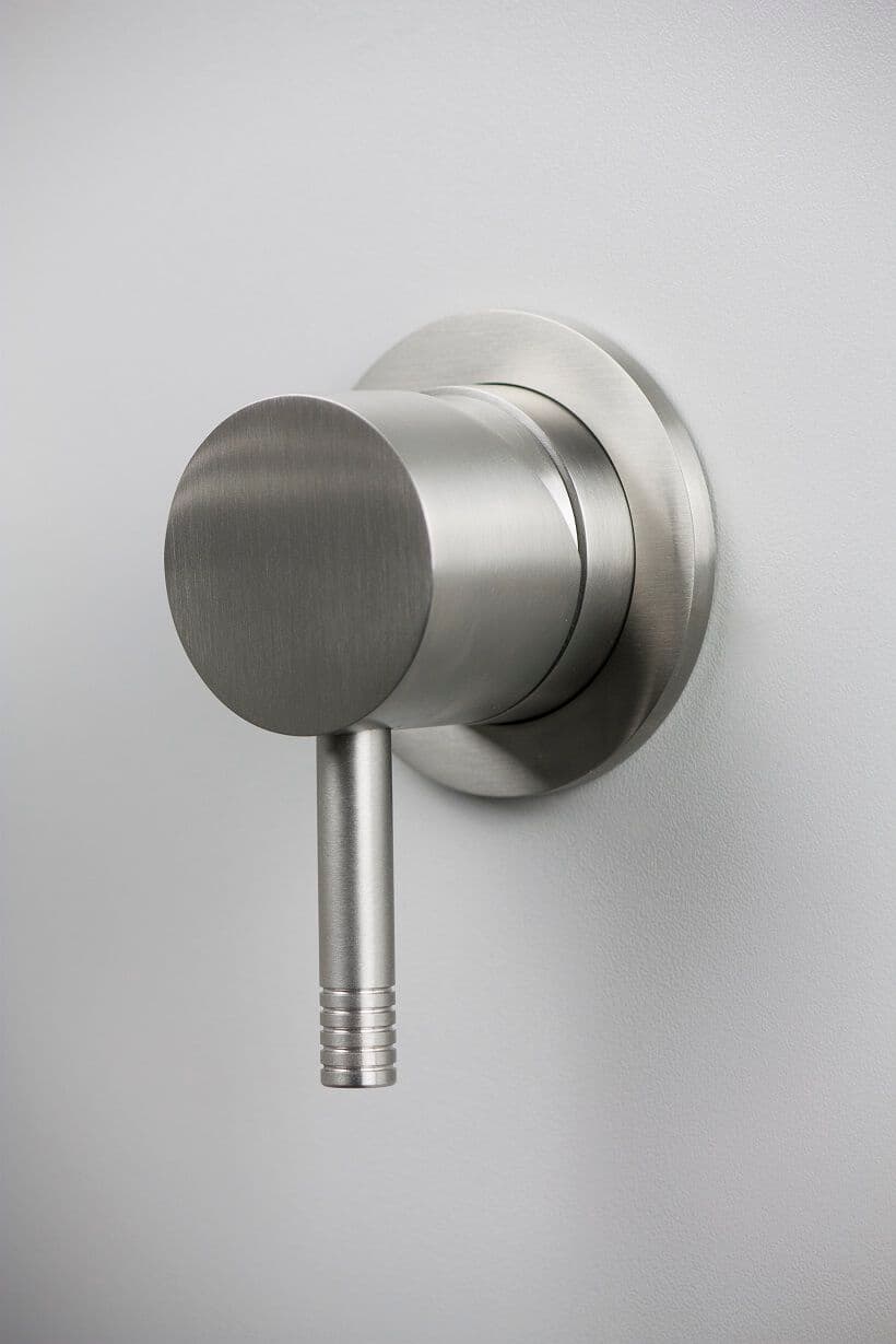 AQUAELITE
KINO
Recessed stainless steel shower mixer
