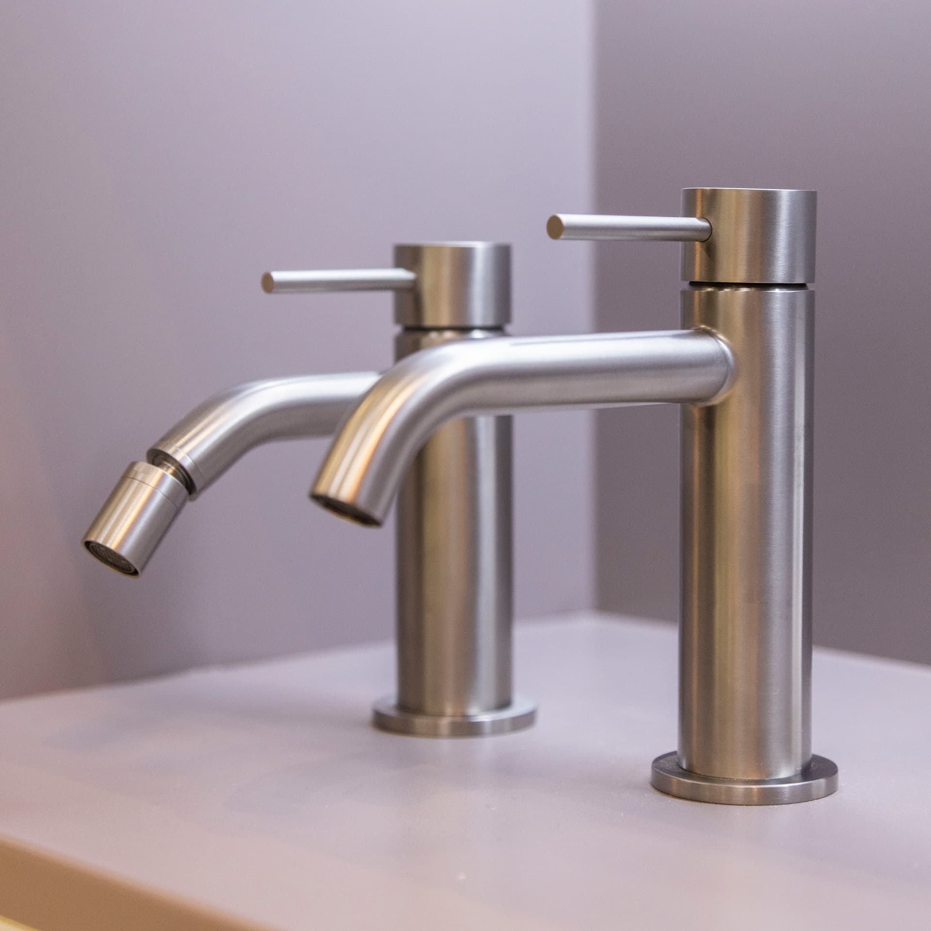 AQUAELITE
METAL 316
Countertop stainless steel washbasin mixer