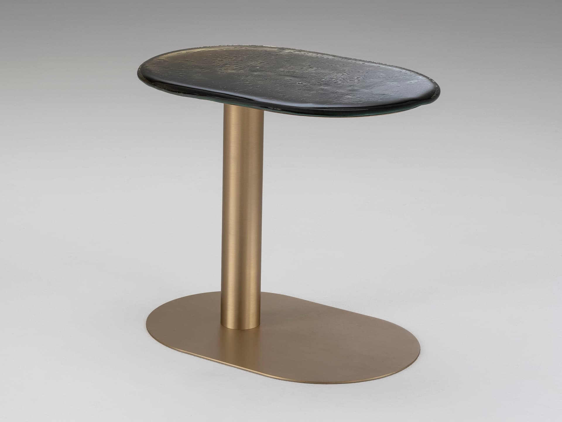 ARTE VENEZIANA
FUMIN L
Oval glass side table