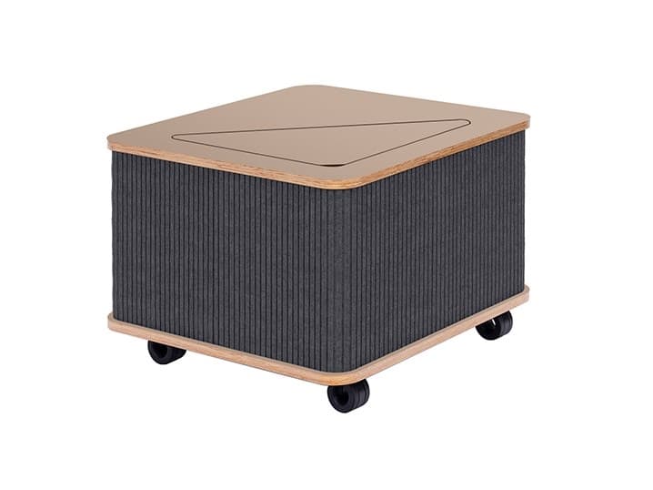 Askia
THE CATCHER
Low felt coffee table with castors
