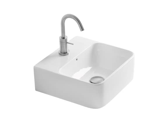 Axa
NORMAL
Rectangular ceramic handrinse basin with overflow