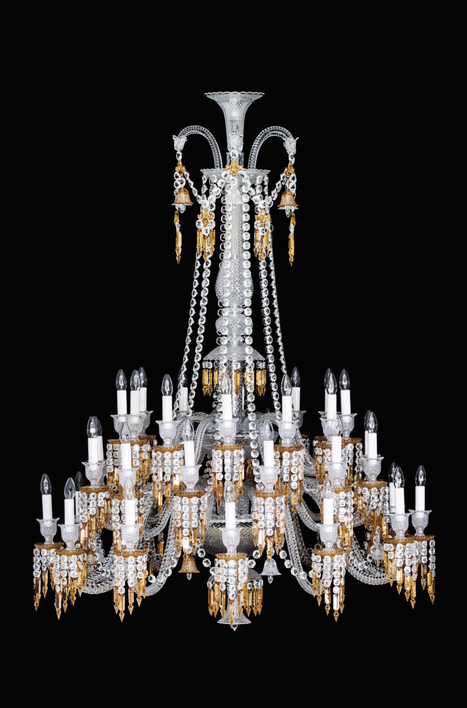 Baccarat
ZÉNITH CHARLESTON SHORT
Crystal chandelier