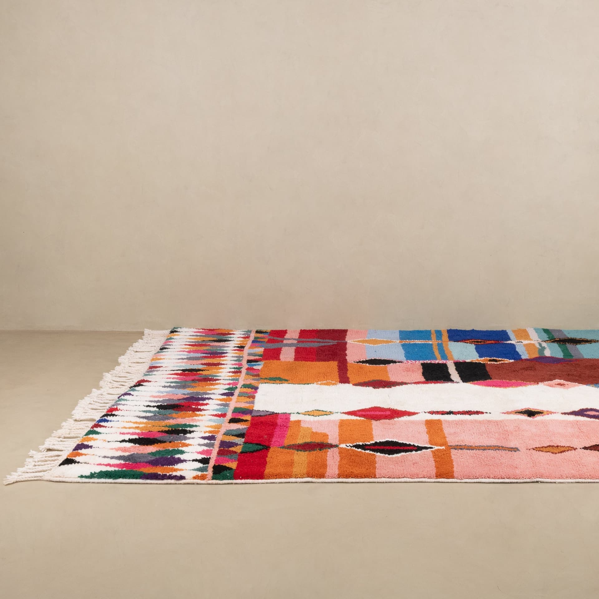 Benisouk
JOUMANA – DEPTH
Hand-knotted shag rug