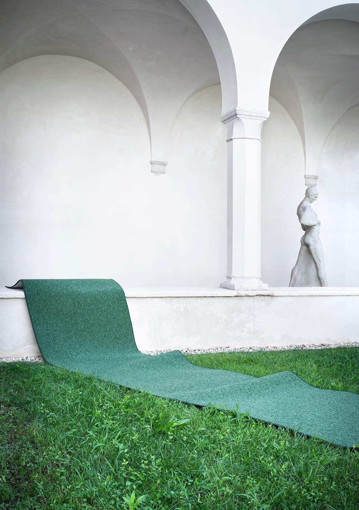 Besana Moquette
BERLINO
Solid-color polyamide runner