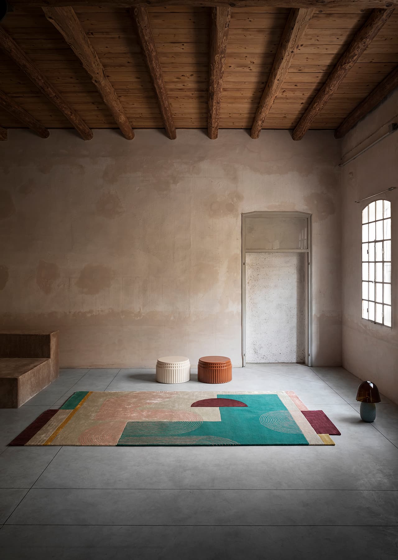 Besana Moquette
HIGH CURVES
Rug with geometric shapes