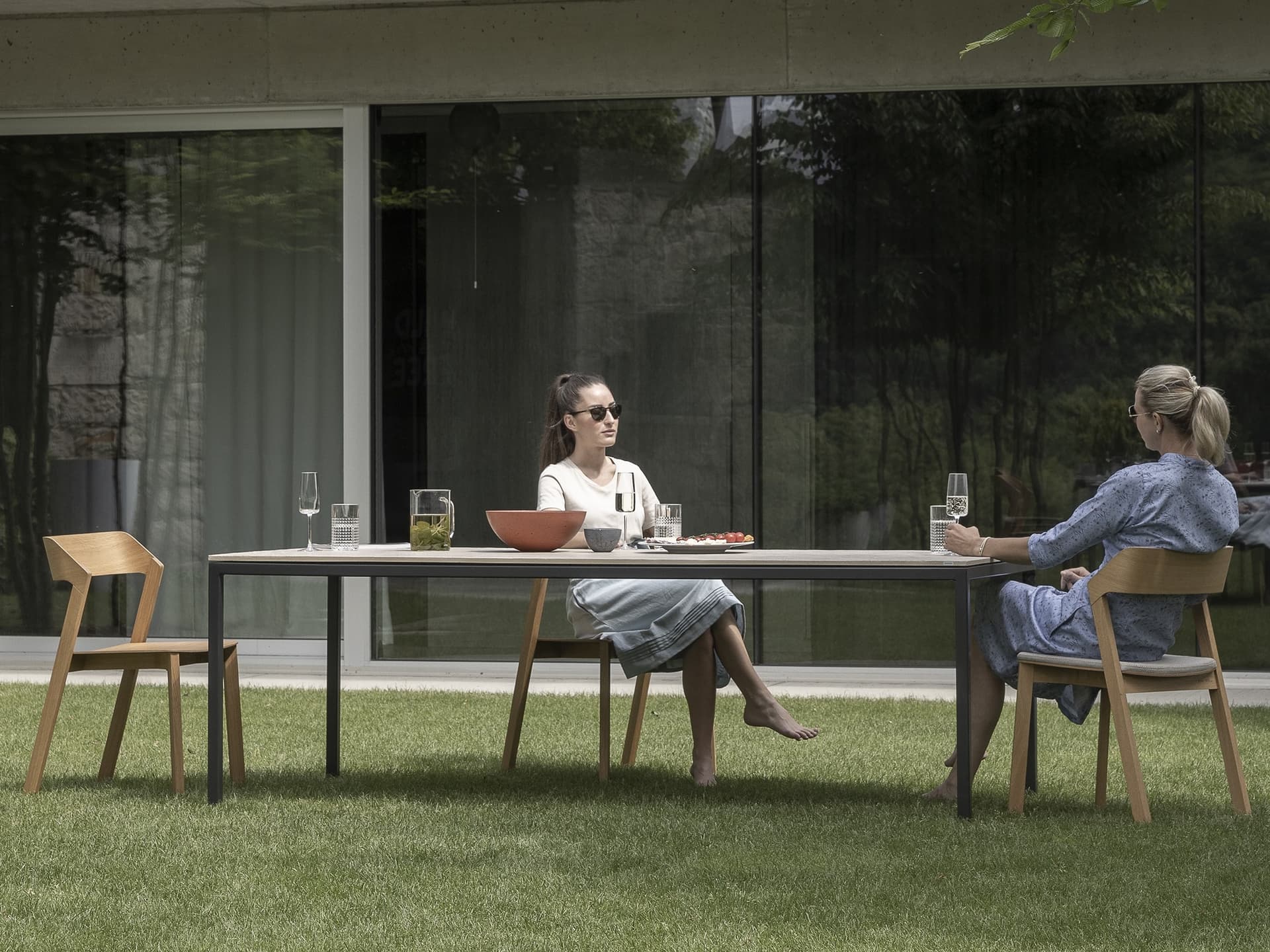 Betoni
EDGE
Rectangular concrete dining table