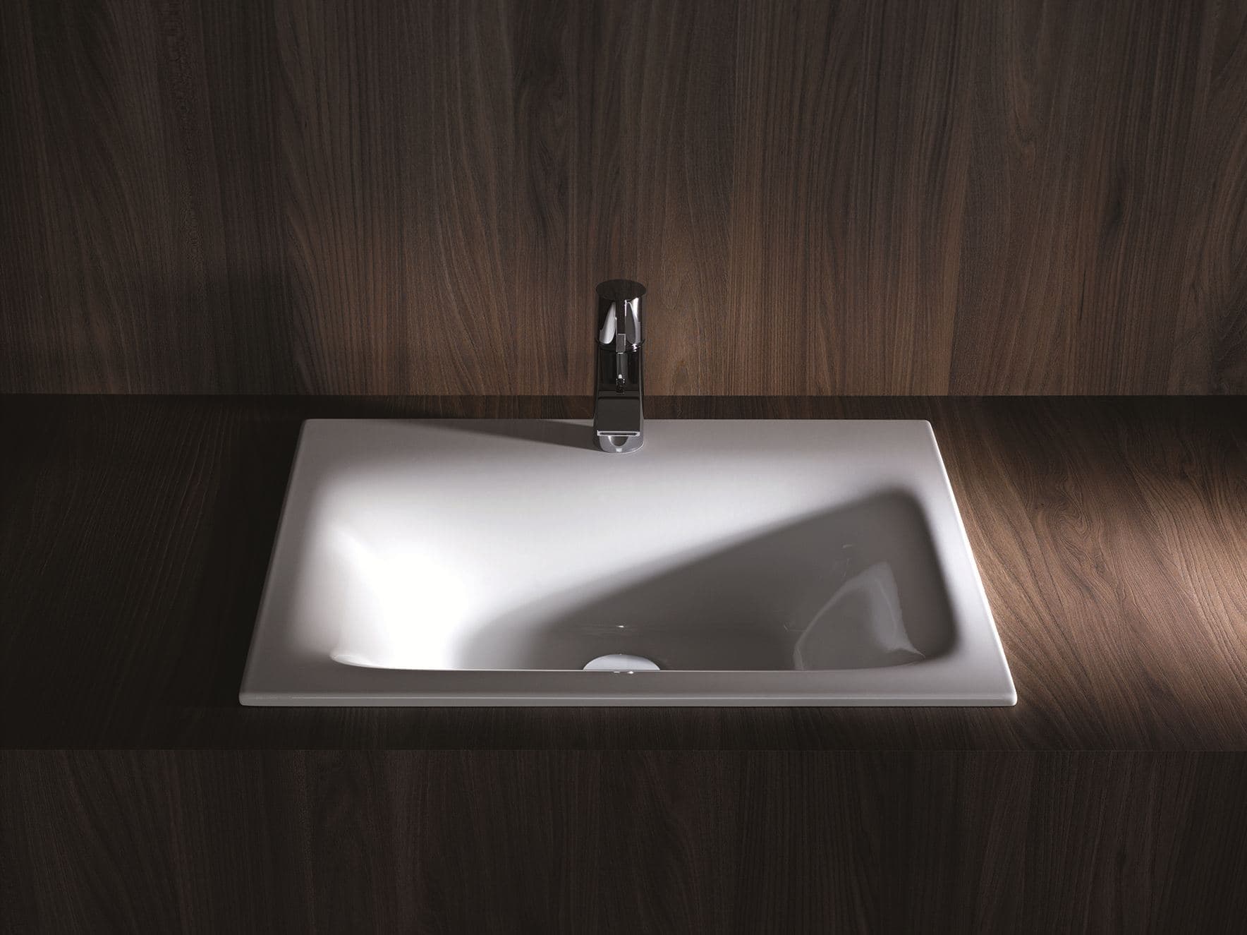 Bette
BETTELUX
Inset rectangular enamelled steel washbasin