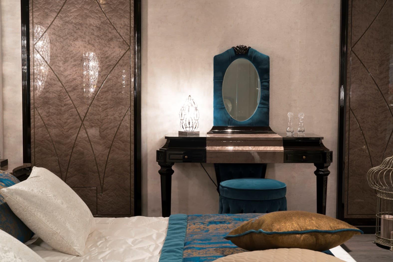 Bianchini Atelier
ANNETTE
Classic style wooden dressing table