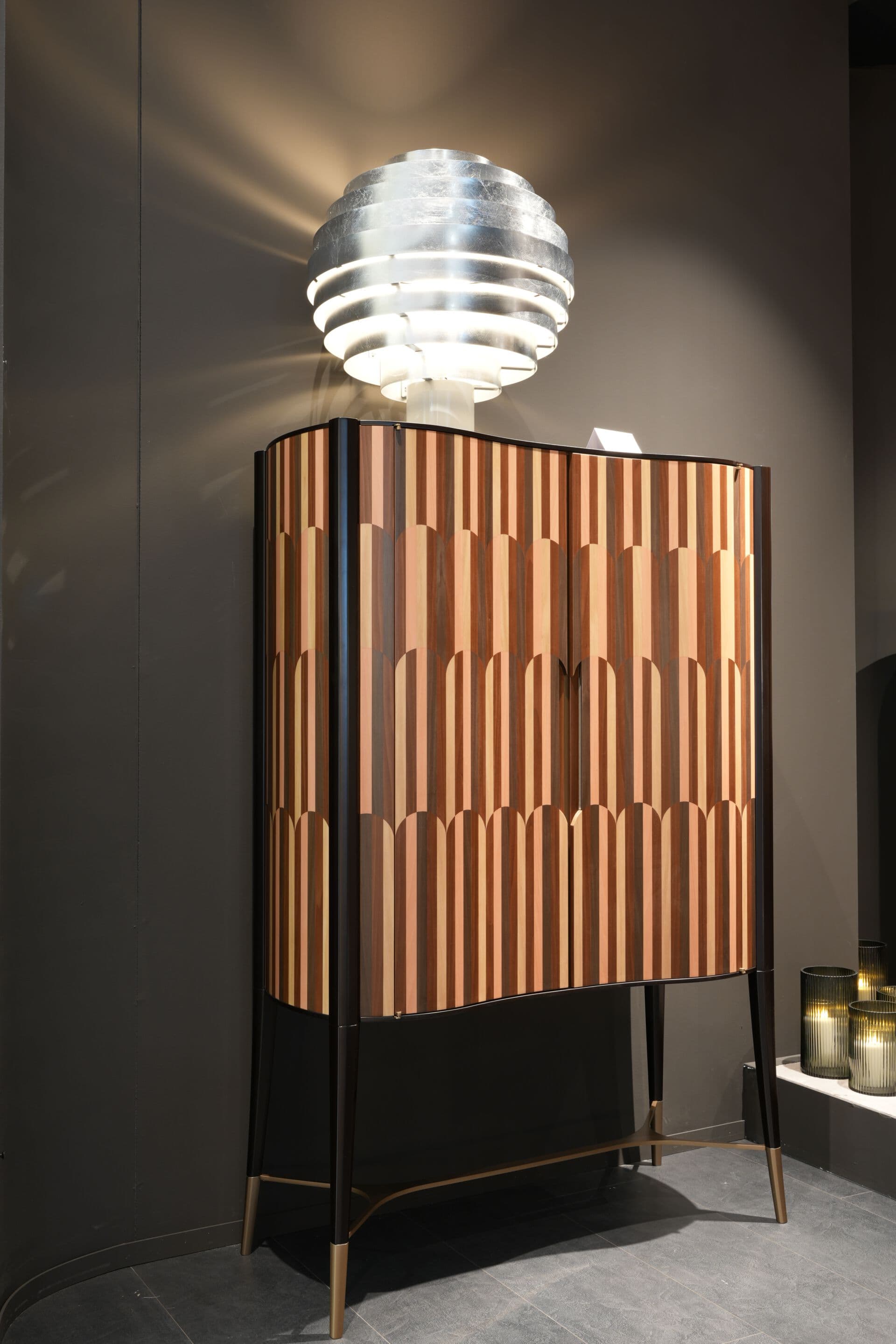 Bianchini Atelier
CALEIDO PIUME
Wooden bar cabinet