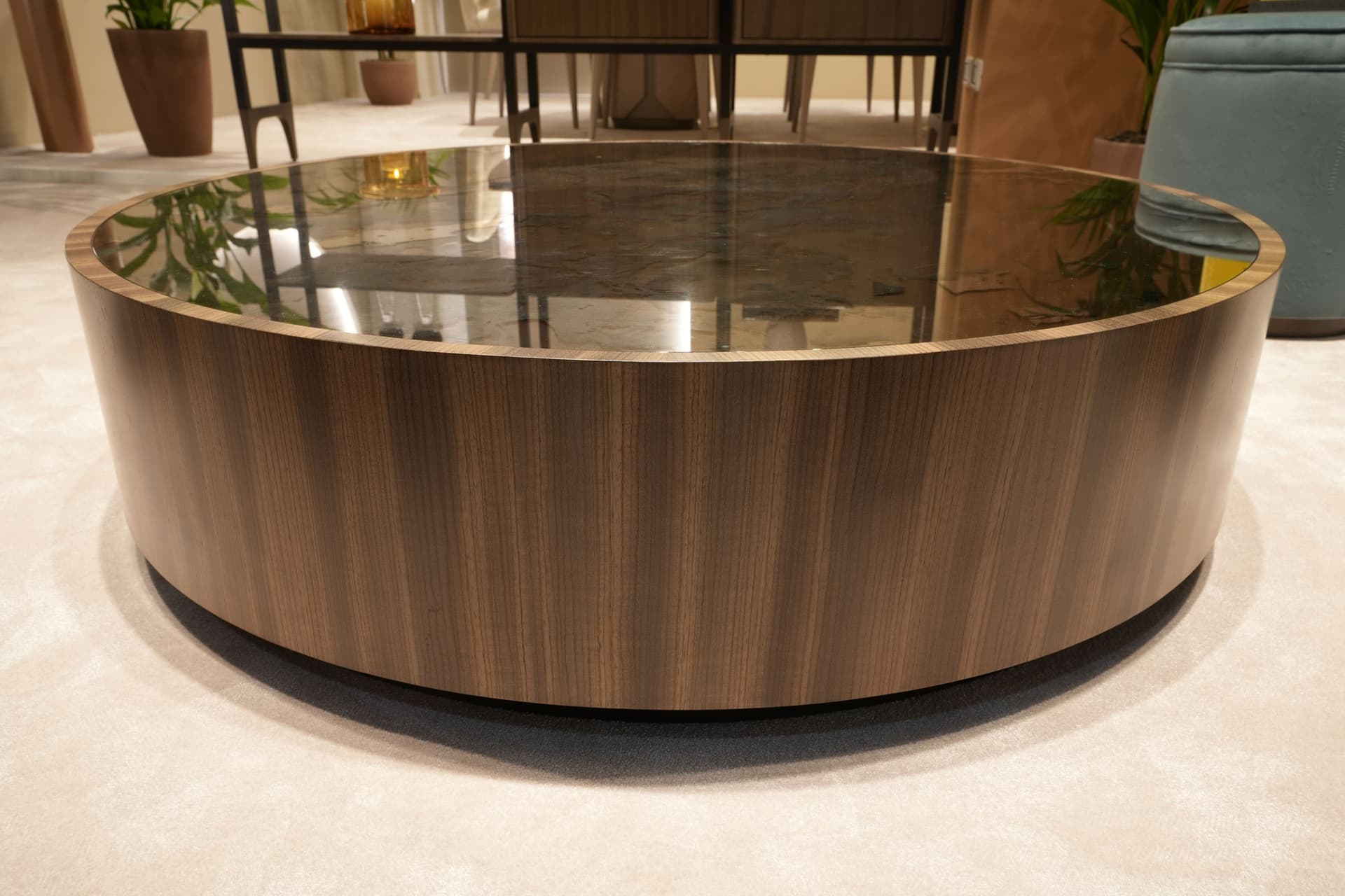 Bianchini Atelier
RAFAEL
Mirrored glass and wood coffee table