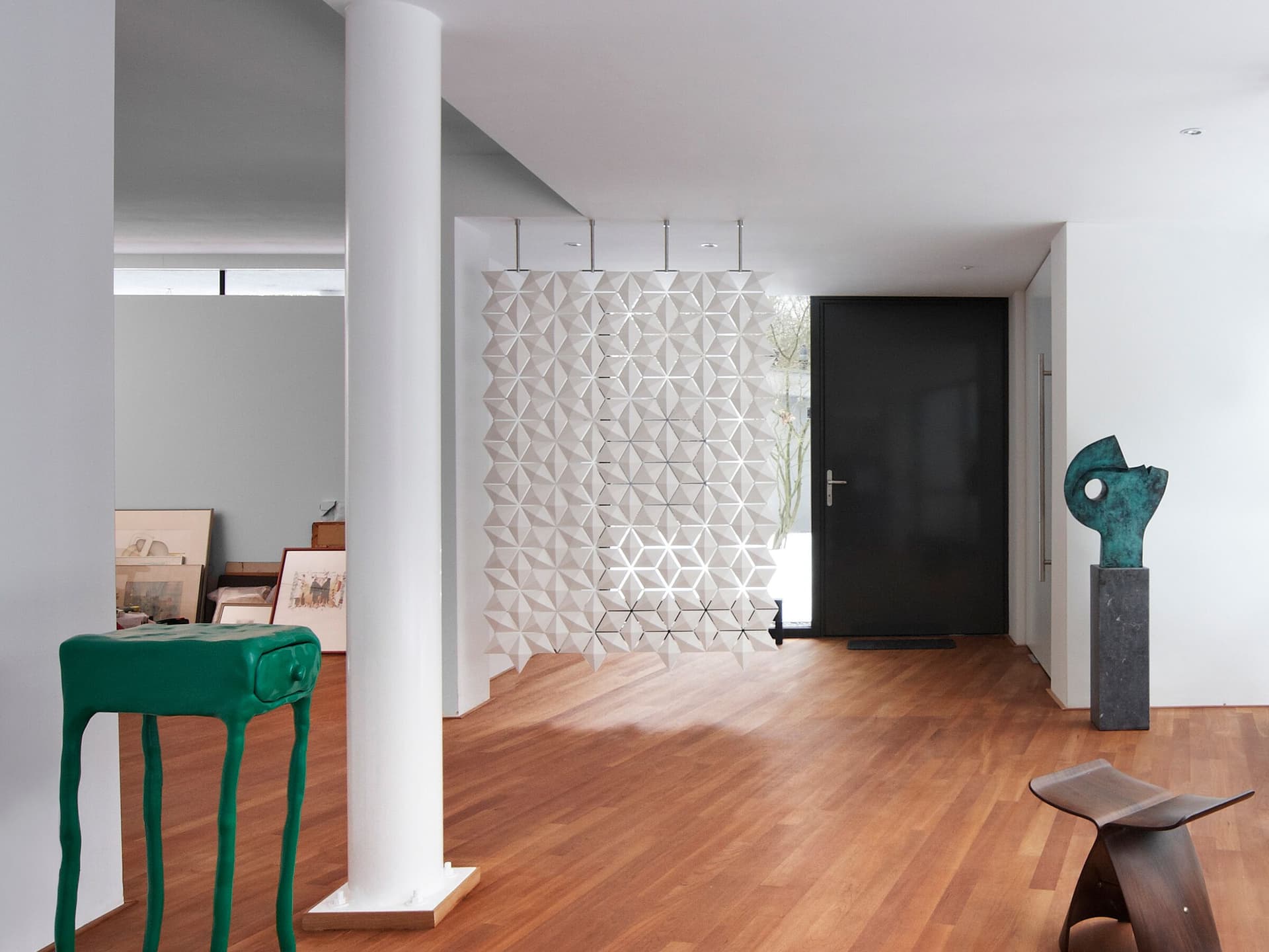 Bloomming
FACET 136 × 187 CM IN WHITE
Front door privacy screen