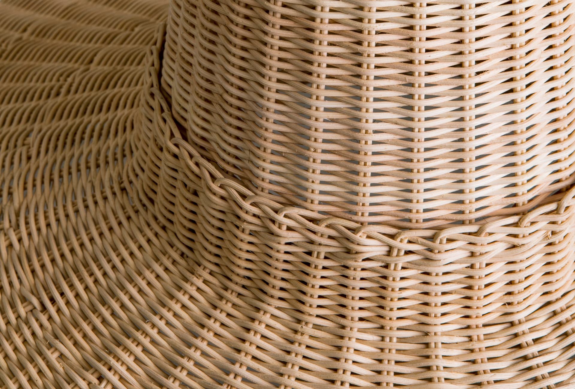 Bottega Intreccio
COCOLLA
Woven wicker pendant lamp