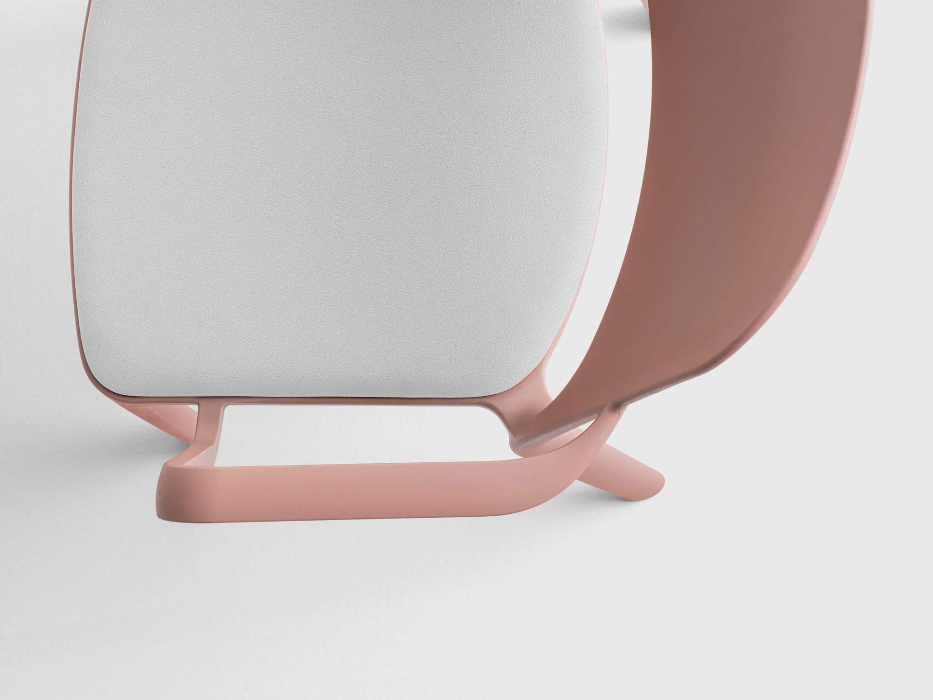 Bralco
LOTUS
Technopolymer chair with armrests with integrated cushion