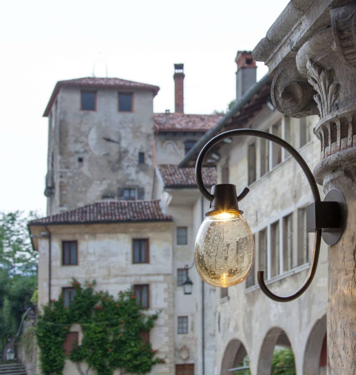 Brillamenti
GINESTRE
LED blown glass Outdoor wall Lamp