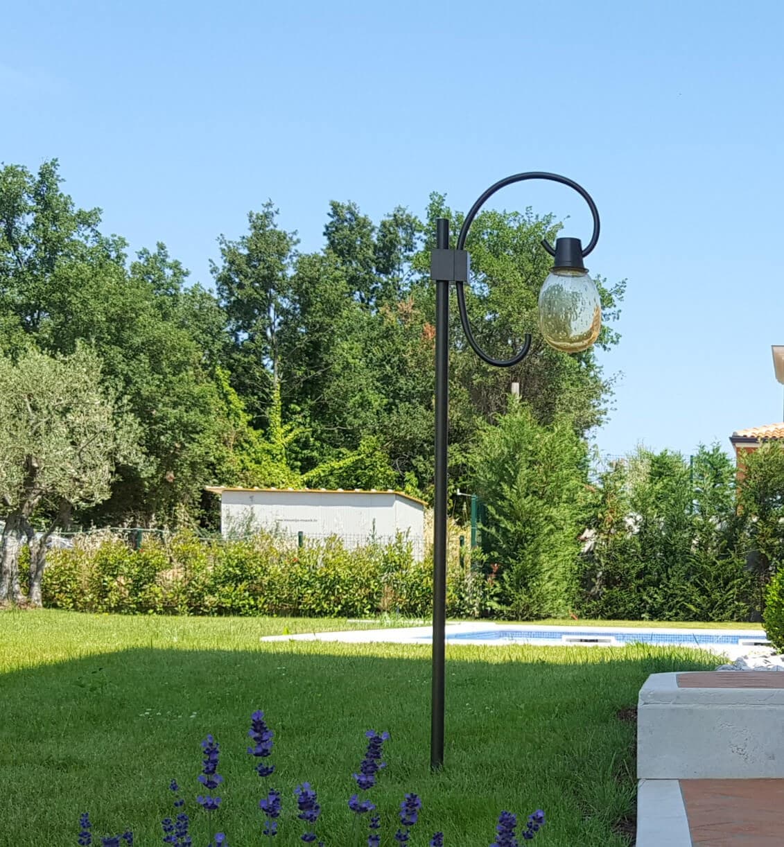 Brillamenti
GINESTRE
LED steel floor lamp
