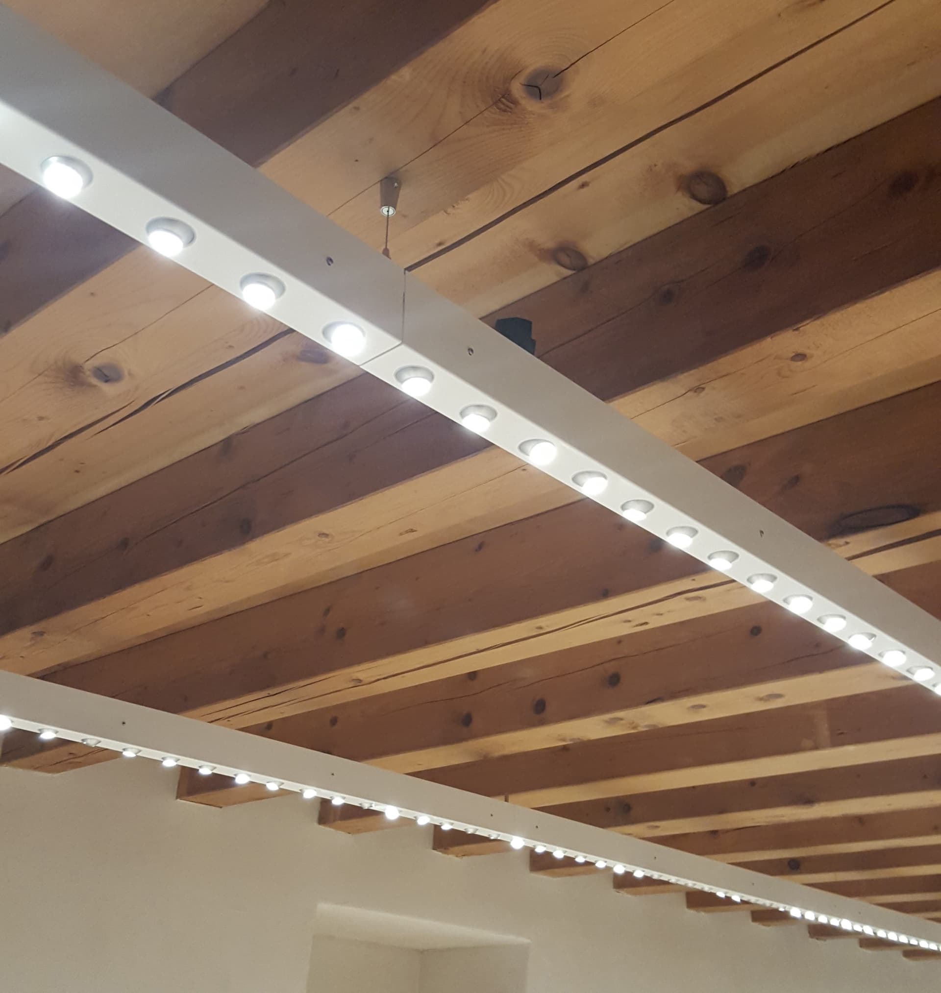 Brillamenti
MUSEUM
LED multiple adjustable spotlight