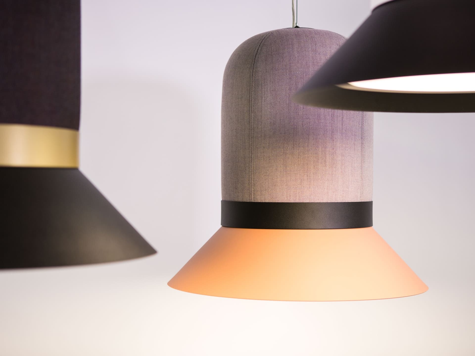 BuzziSpace
BuzziHat
Sound-absorbing pendant lamp