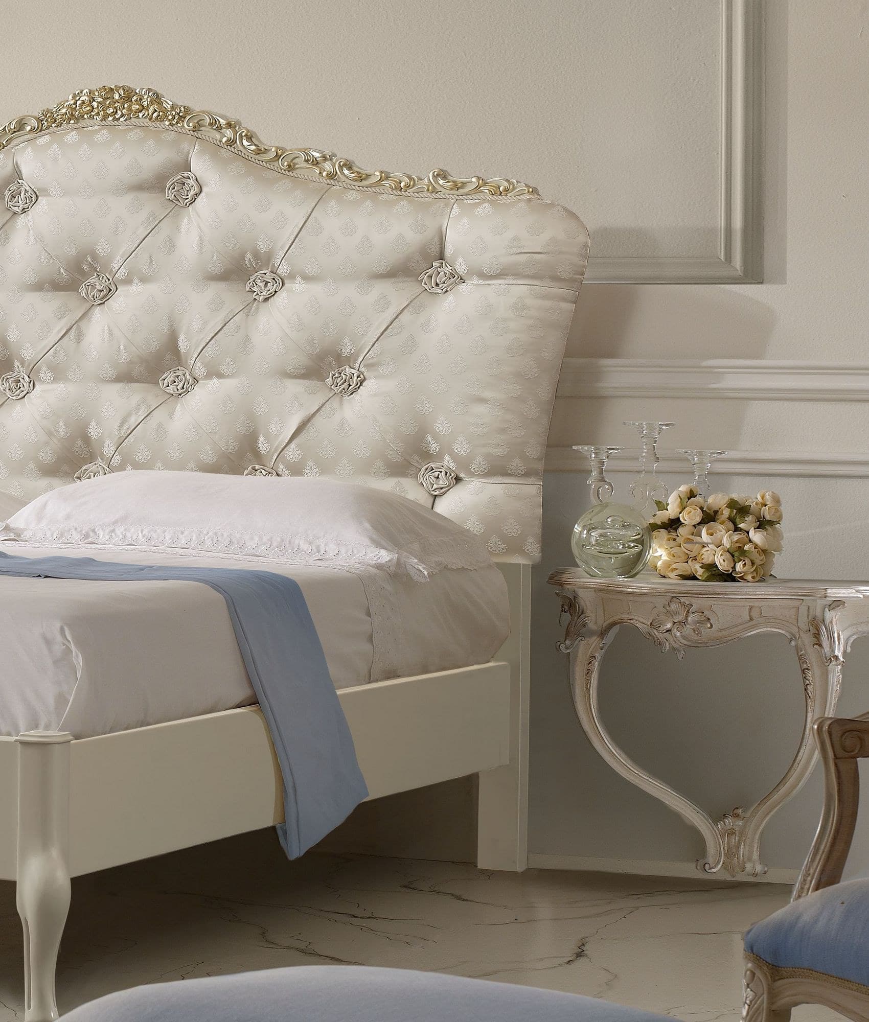 CASA +39
BELLINI
Fabric king size bed with tufted headboard