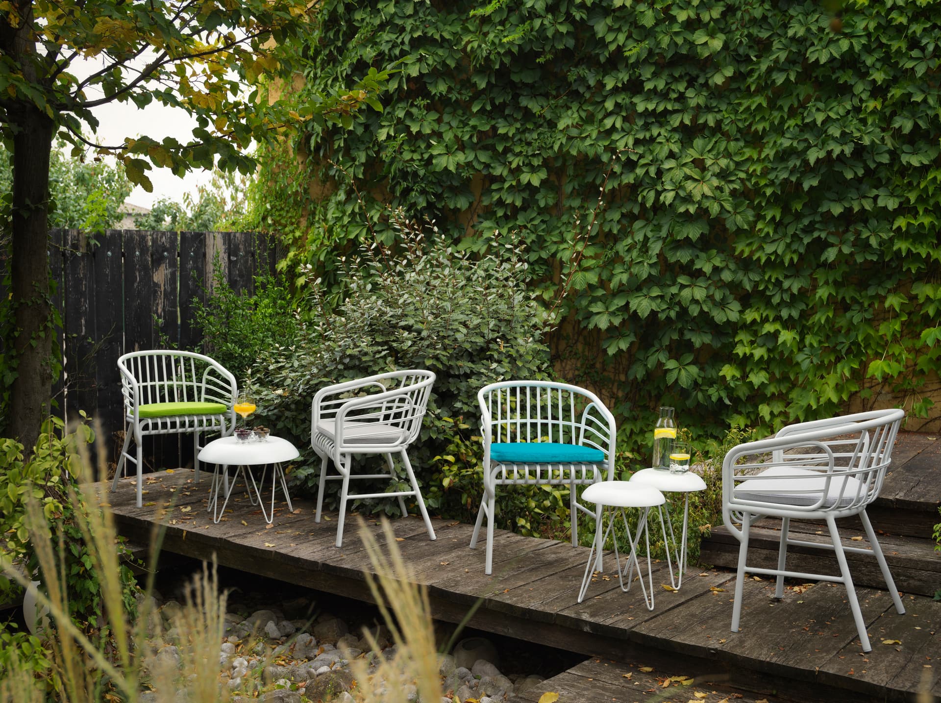 Casamania & Horm
RAPHIA ALLUMINIO
Aluminium chair with armrests