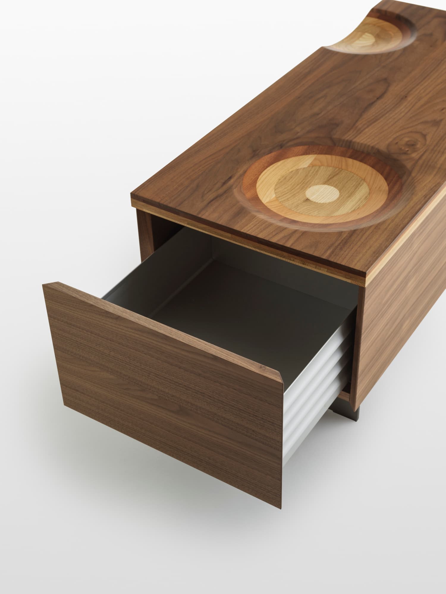Casamania & Horm
RIPPLES BOX
Rectangular wooden coffee table with storage space