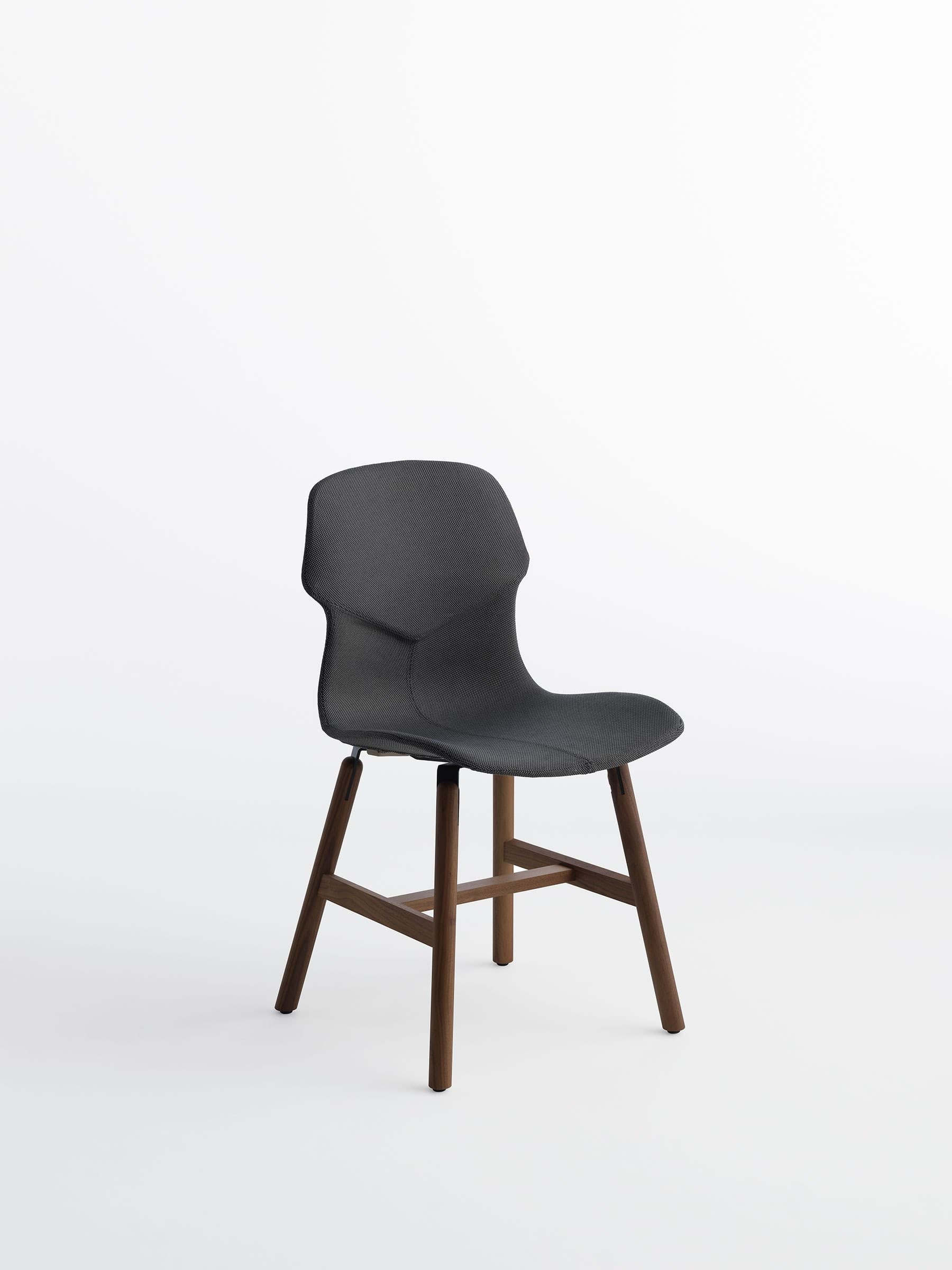 Casamania & Horm
STEREO WOOD IMBOTTITA FRONTE/RETRO
Chair fully upholstered in fabric or leather with wooden legs