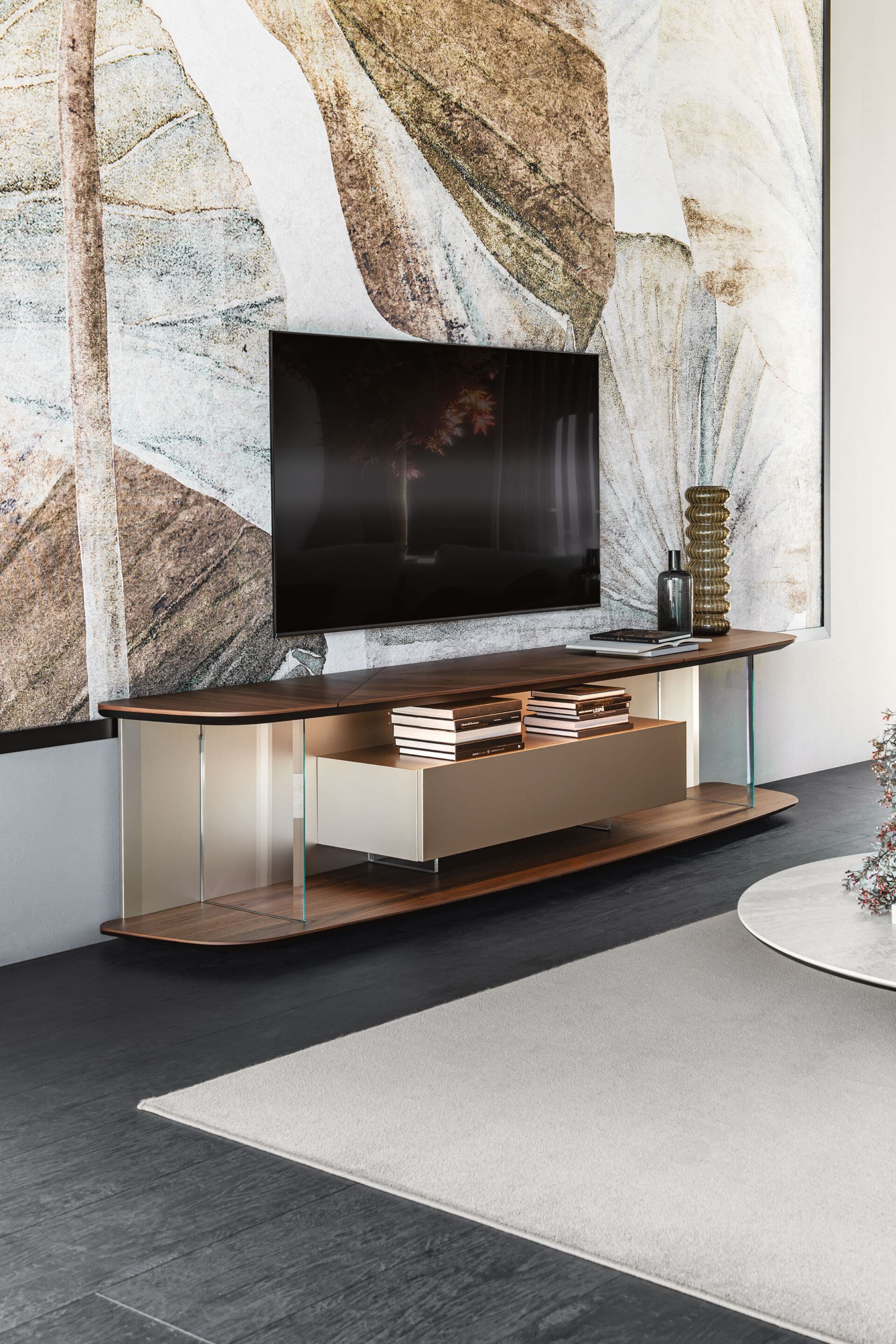 Cattelan Italia
ALTAVISTA
Wood and glass TV cabinet