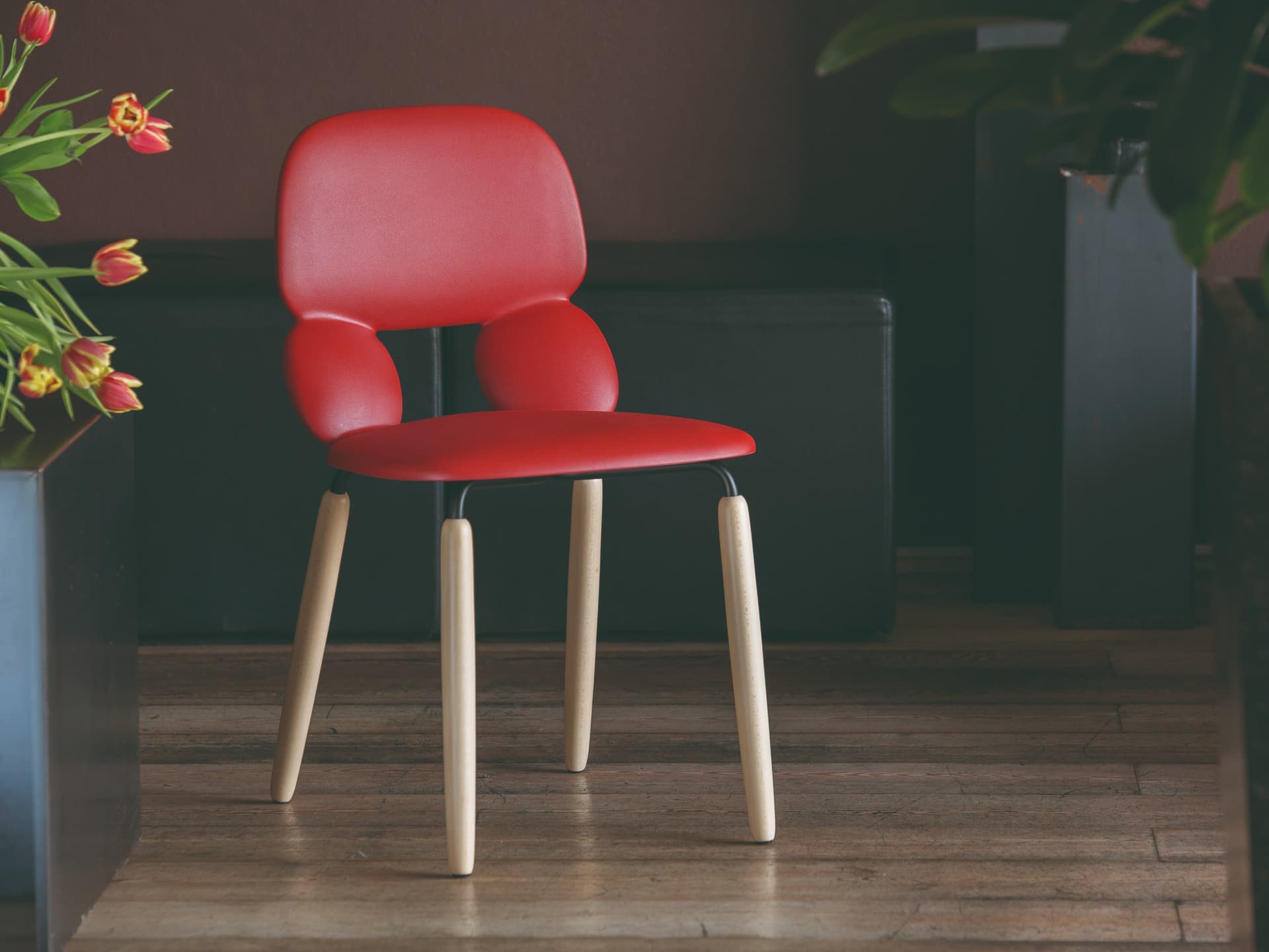 CHAIRS & MORE
NUBE W
Polyurethane chair