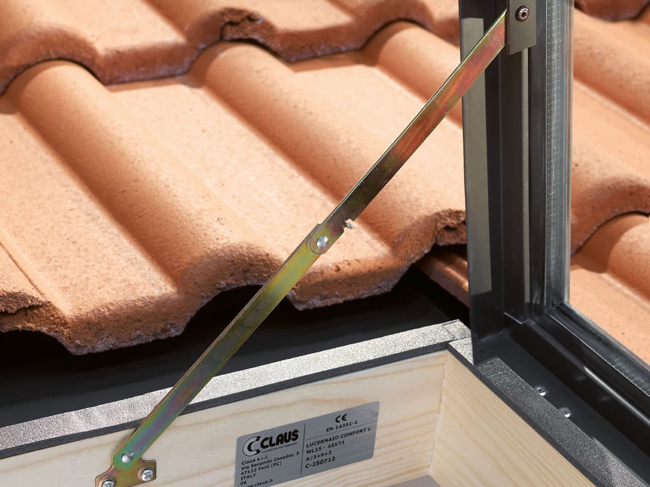 CLAUS
CLAUS COMFORT L
Casement aluminium roof window