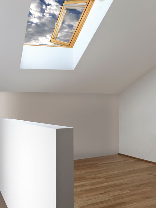CLAUS
CLAUS SIDE
Casement laminated wood roof window