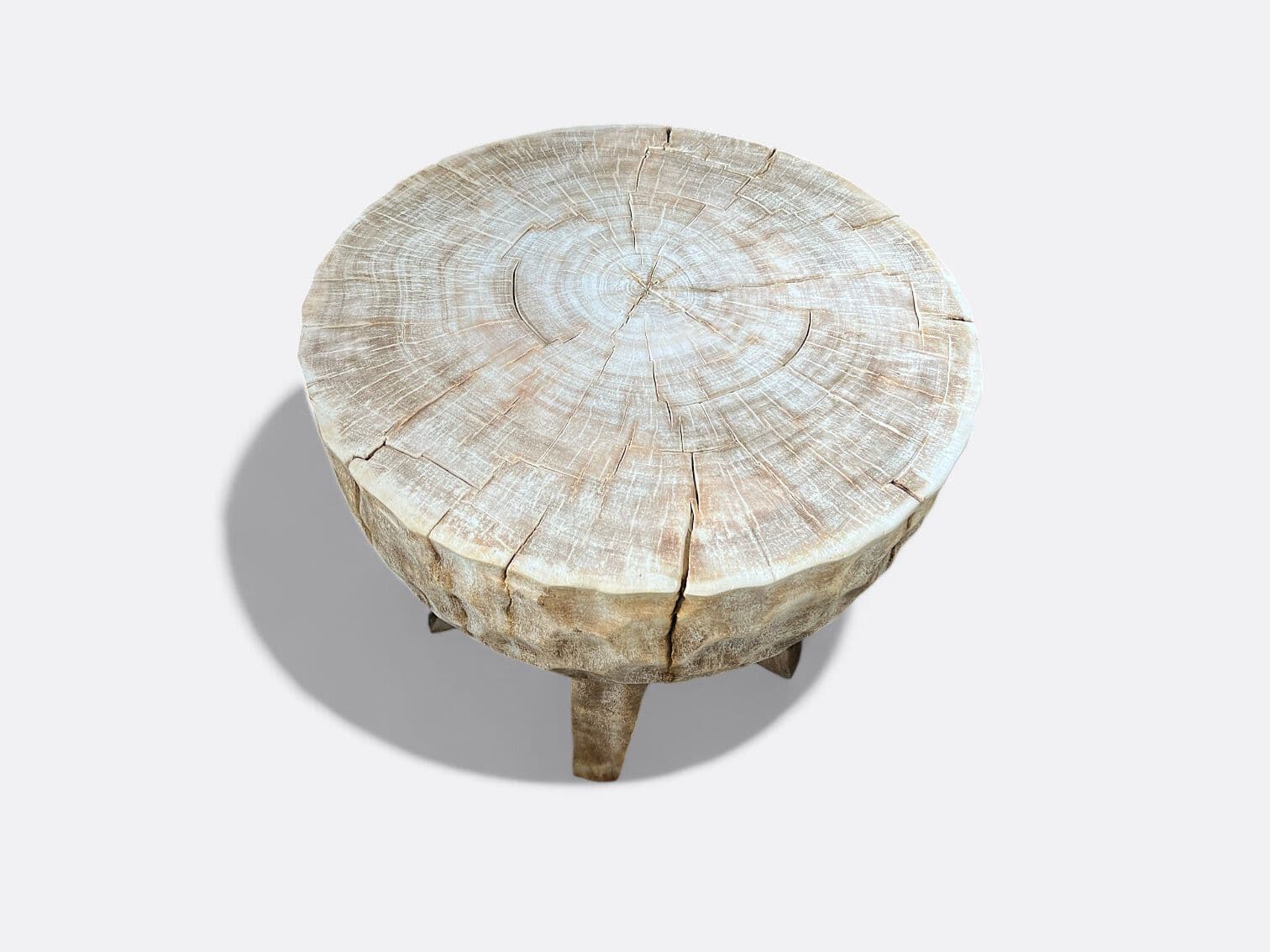 Cokoha
IMAH
Round Suar wood central coffee table
