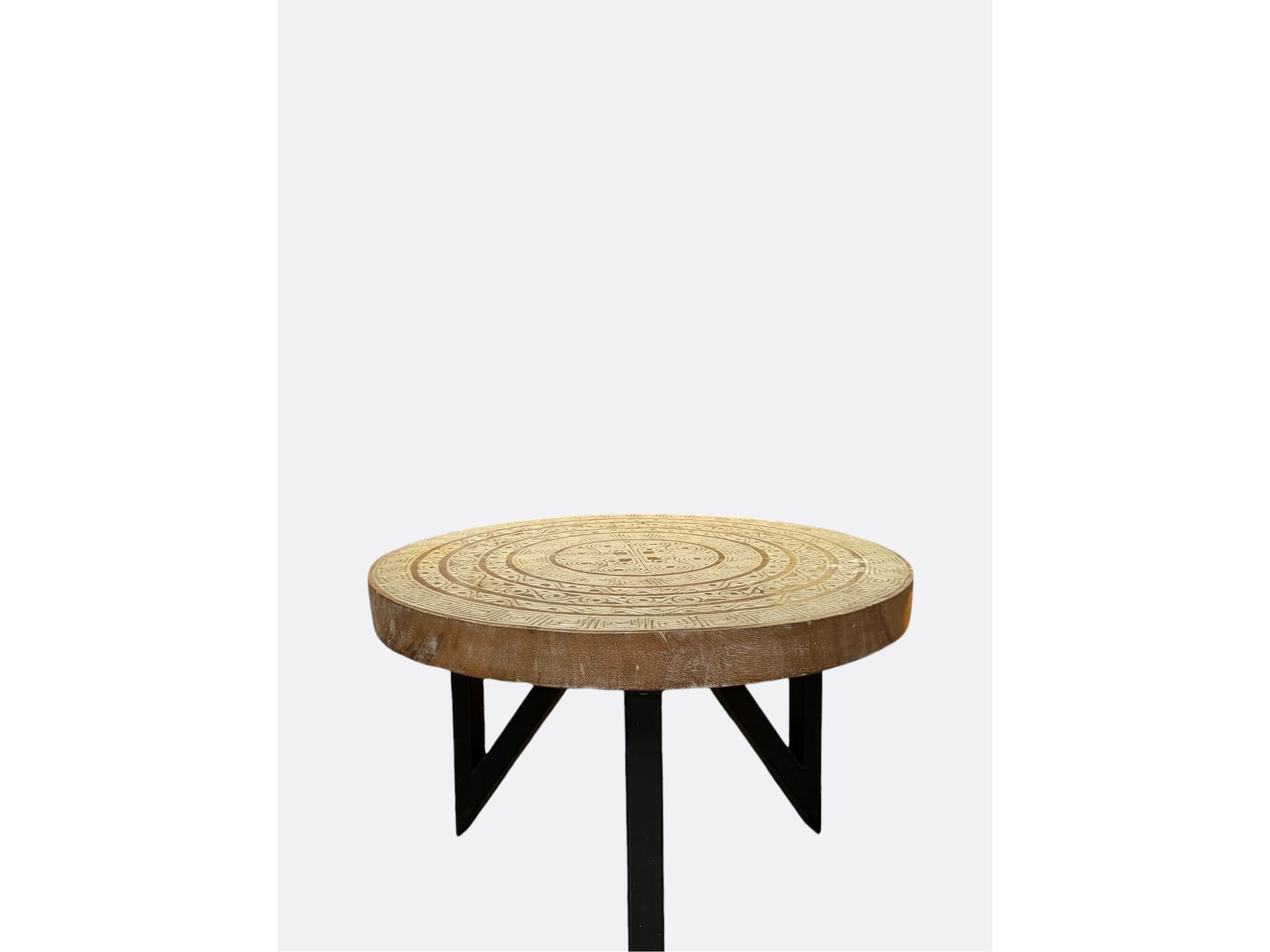 Cokoha
JAUMI
Round Lychee wood central coffee table