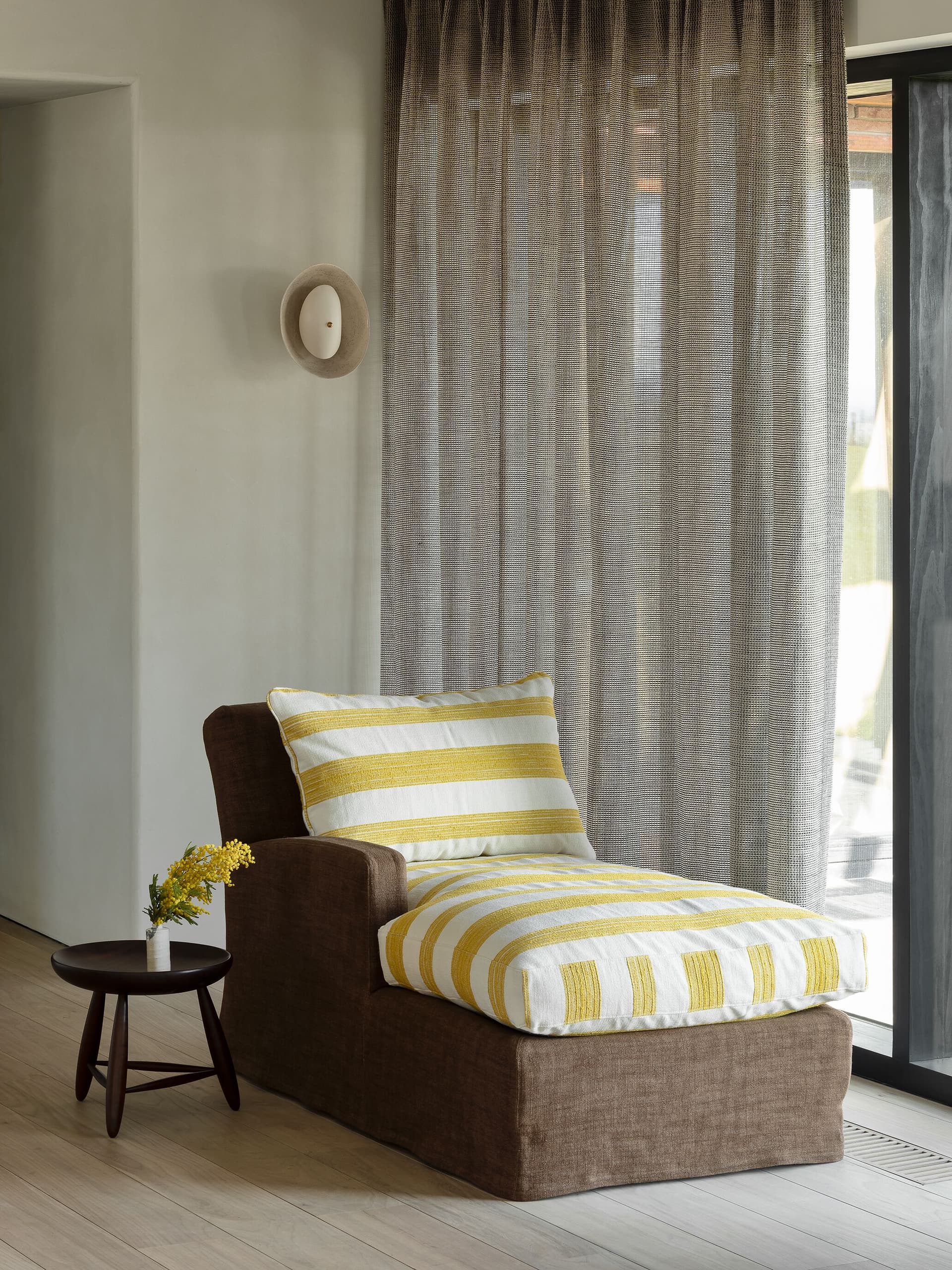 Collett & Victor
OLIVIA
Fabric day bed with removable cover