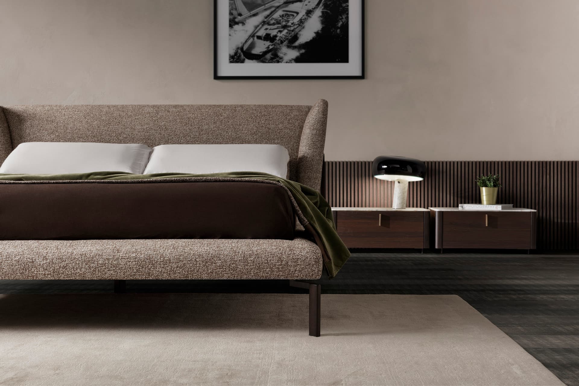 Conte Casa
DOMINICK
Fabric double bed with upholstered headboard