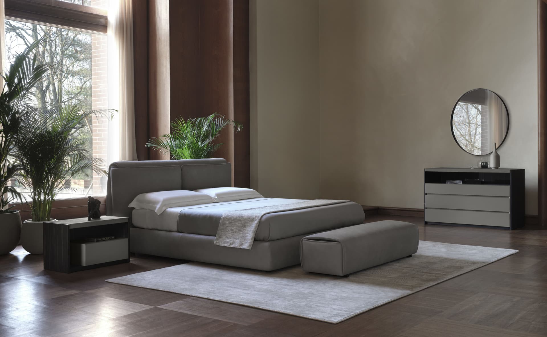 Conte Casa
PILLOW
Leather double bed with upholstered headboard