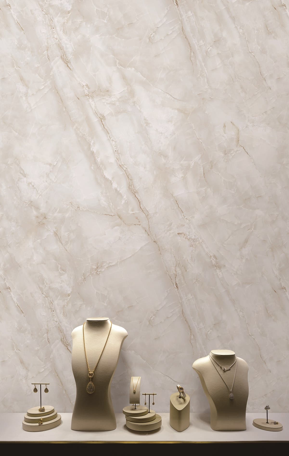 Cover Styl
NE70
Vinyl wall tiles with marble effect