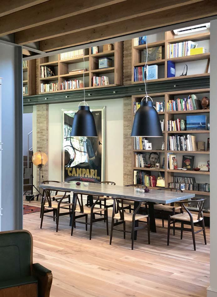 CP Parquet
CP LAB DESIGN
Open floating walnut bookcase