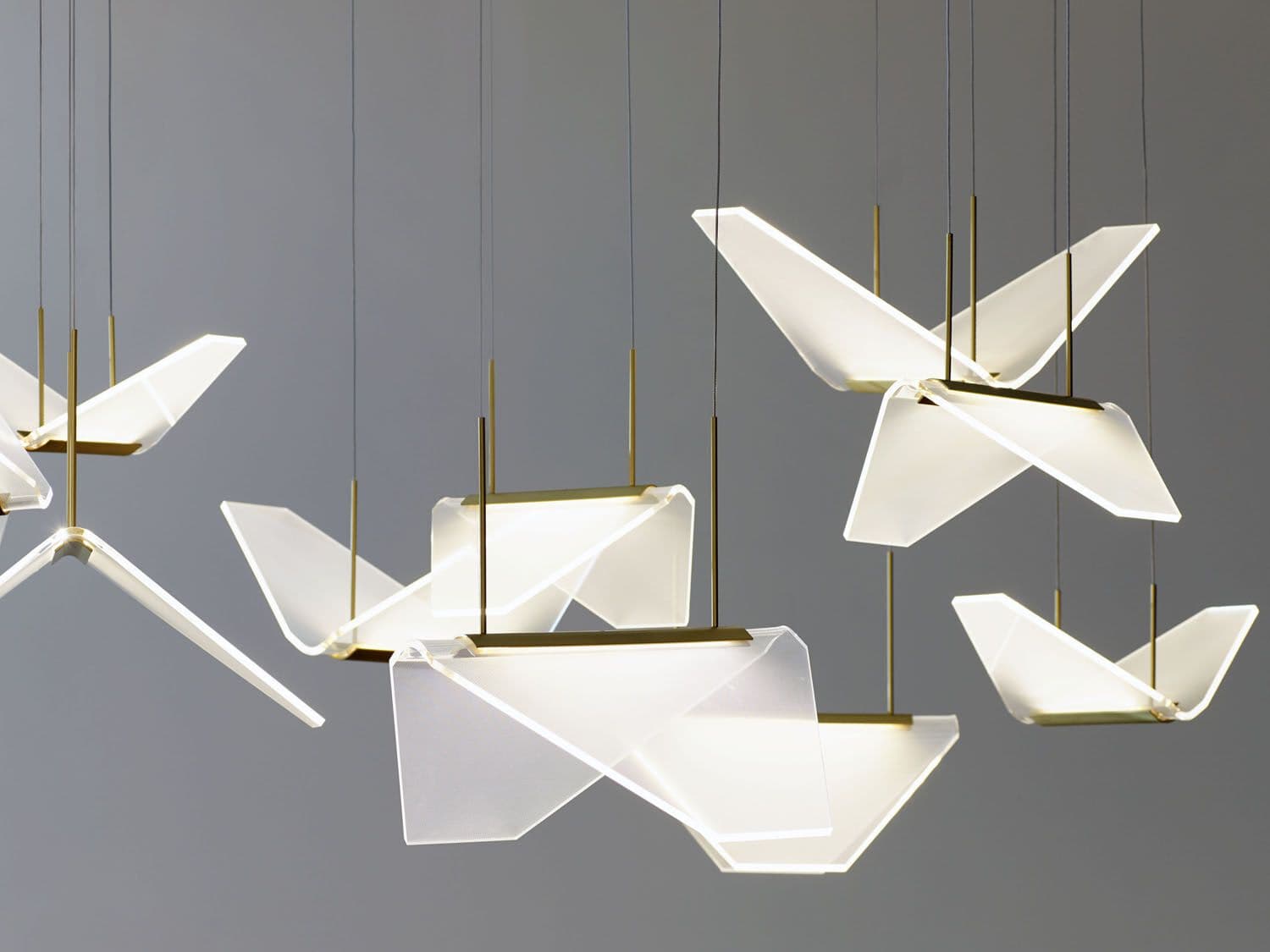 Creazione SUGO
FLY
LED recycled plastic pendant lamp with photocatalytic treatment