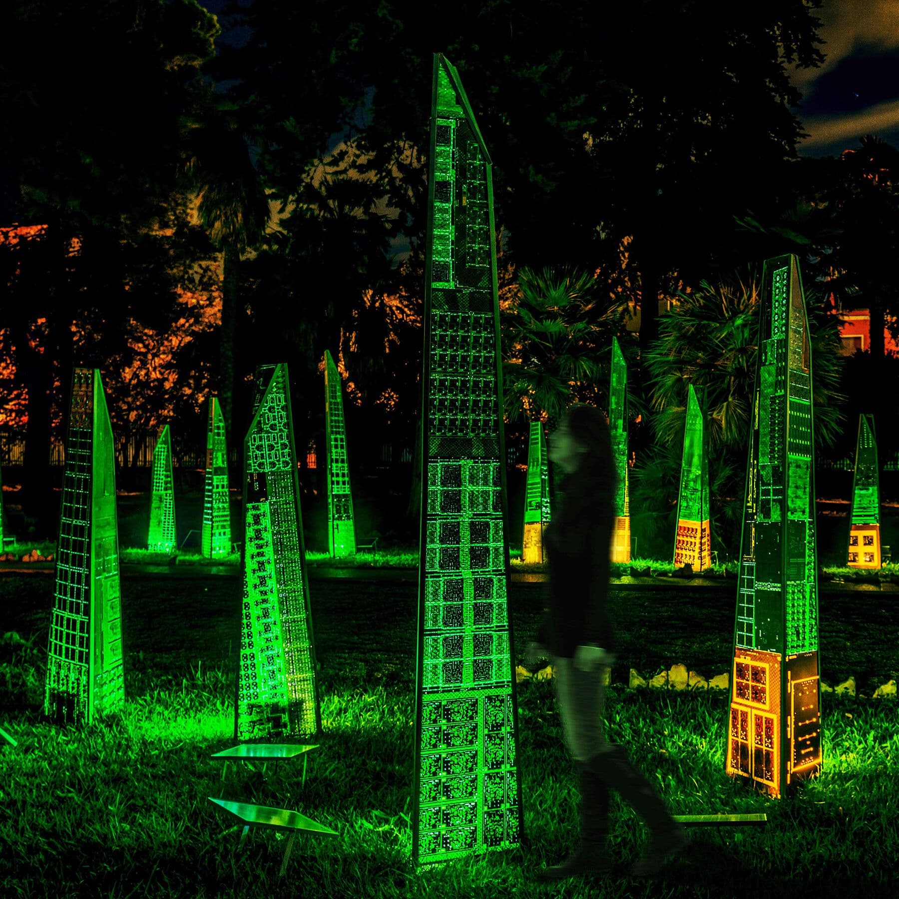 Creazione SUGO
NEOERBA
Galvanized steel and recycled PCB sculpture with light and photocatalytic treatment