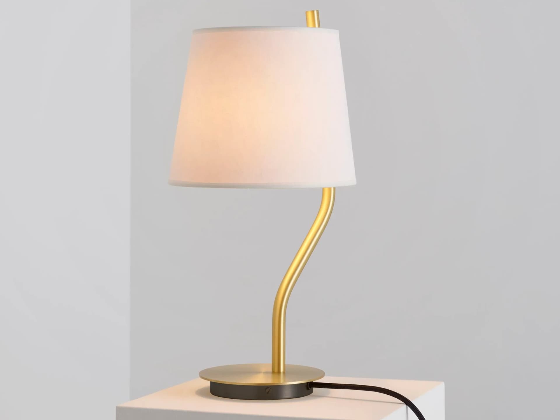 CVL Luminaires
COUTURE
Brass table lamp