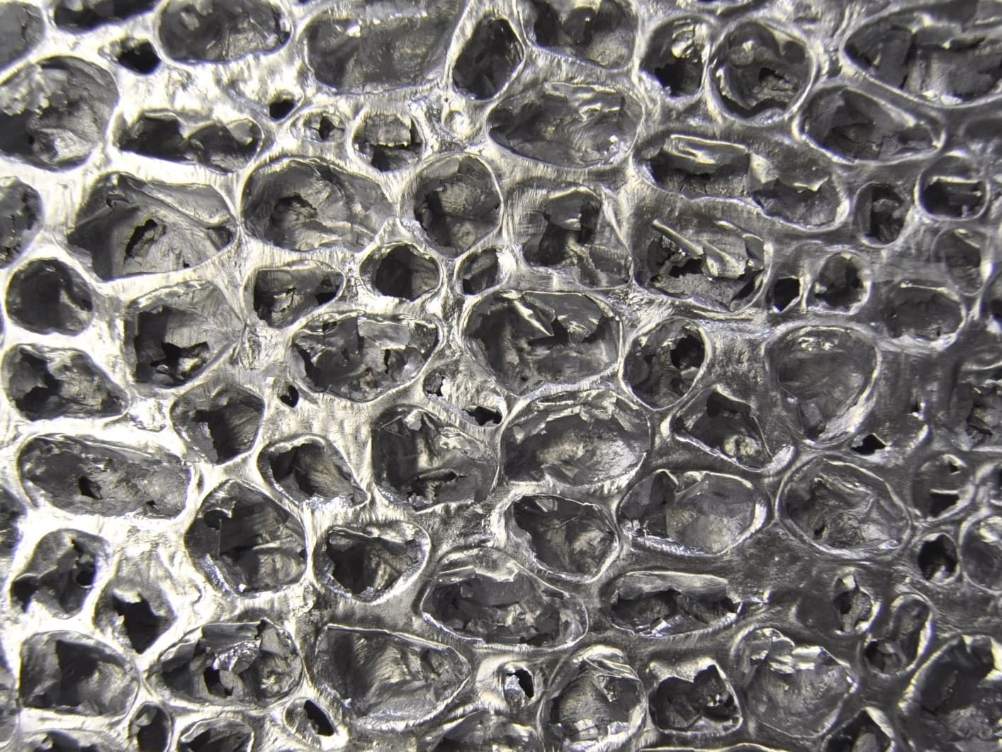 Cymat Technologies Ltd
ALUSION™ - LARGE CELL AL-12.7-LG-1S
Stabilized aluminum foam large cell panel