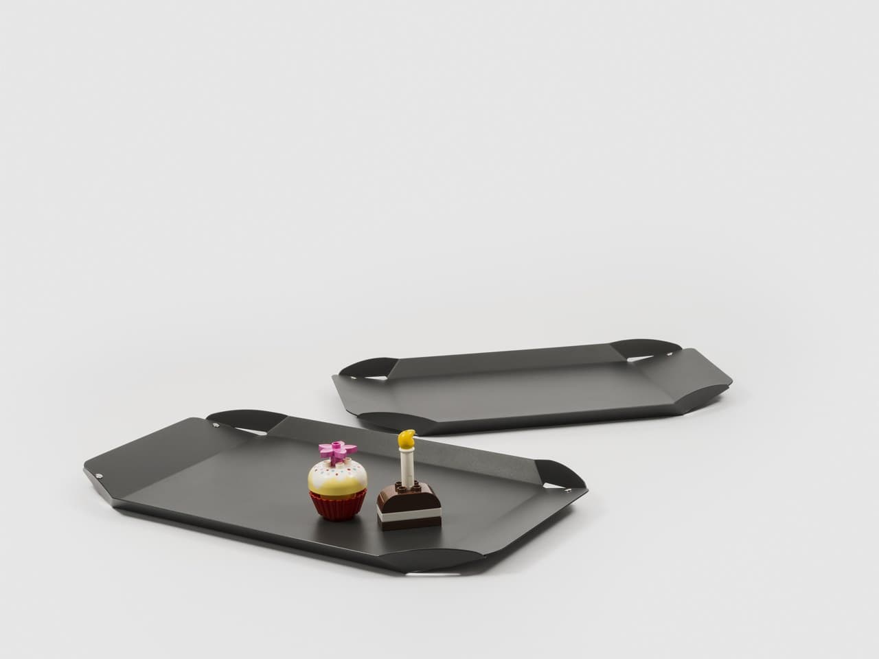 Danese Milano
ELISABETTA
Powder coated aluminium tray