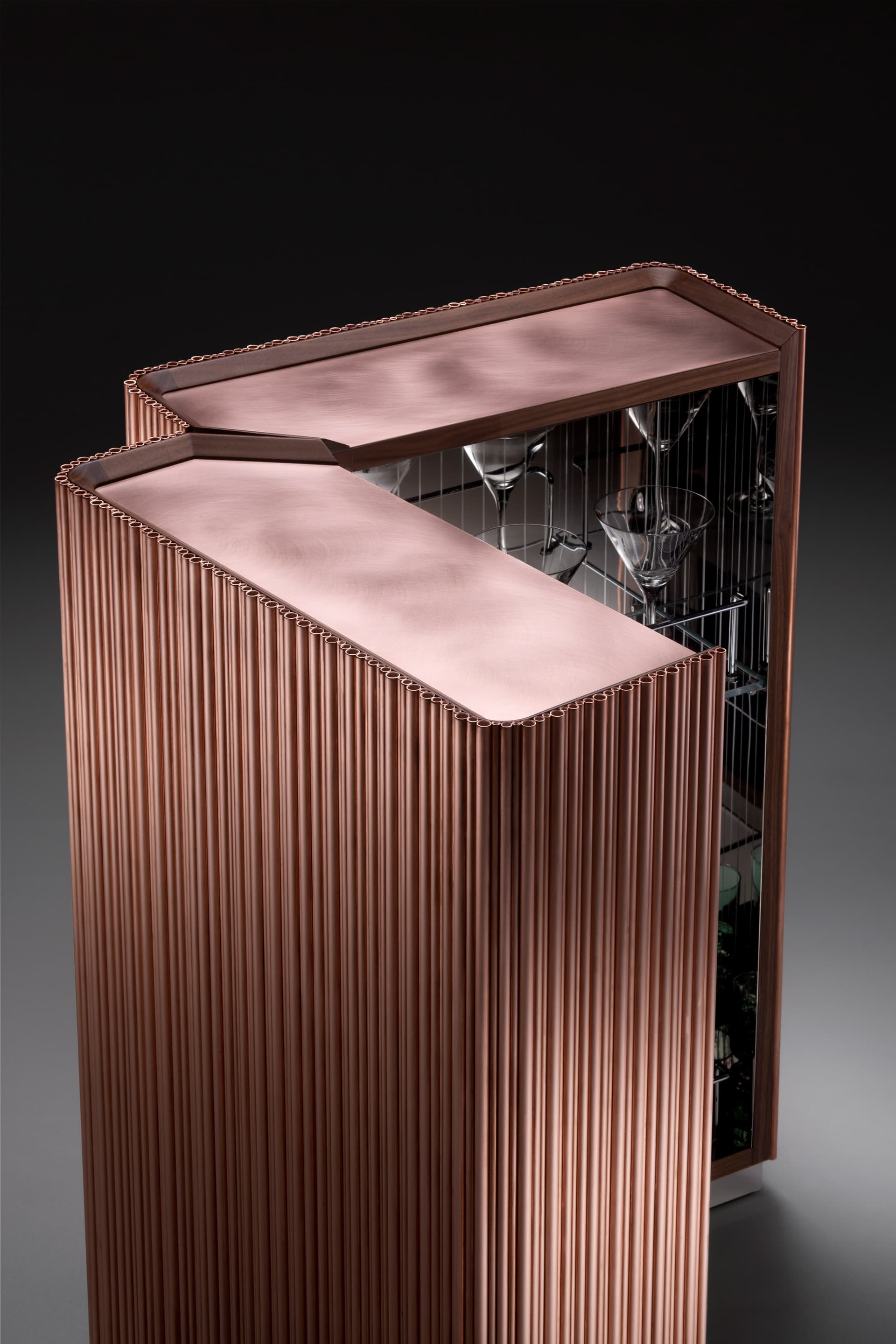DE CASTELLI
BARISTA
Copper bar cabinet