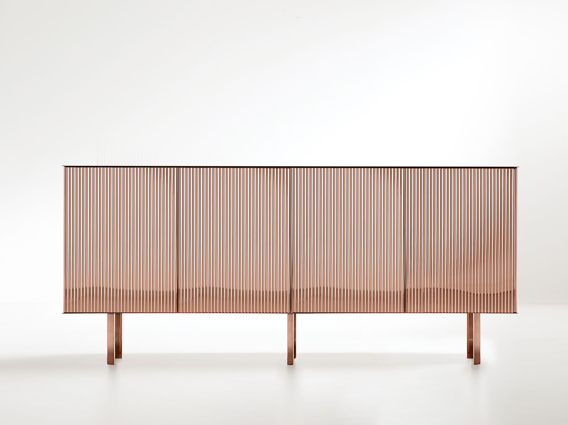 DE CASTELLI
ELIZABETH
Metal sideboard with doors