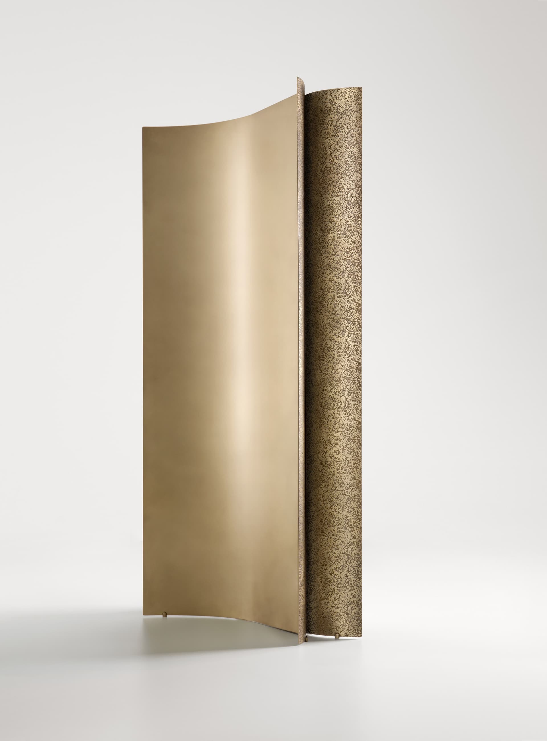 DE CASTELLI
MONOLITE
Brass room divider