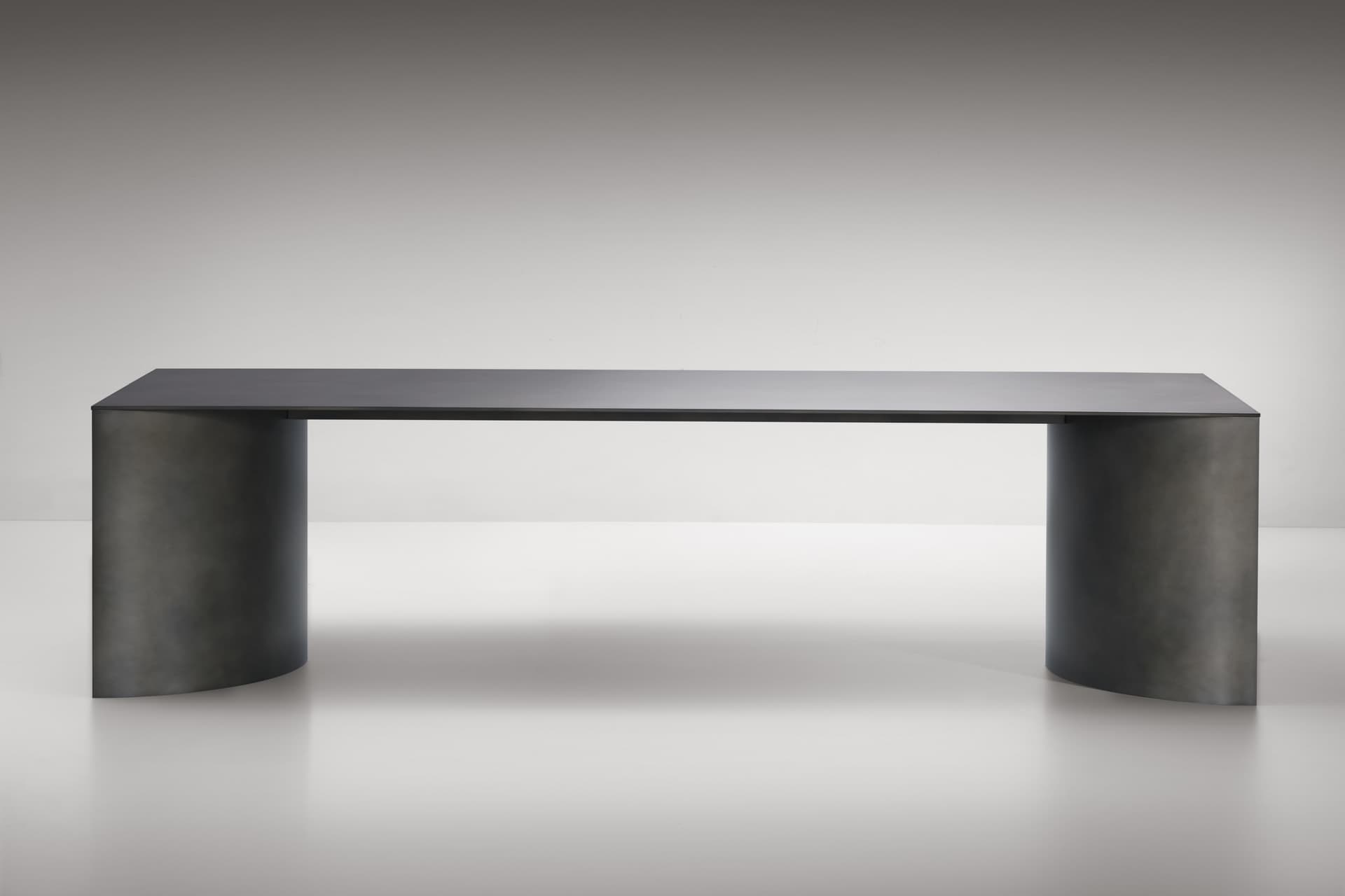 DE CASTELLI
PLATEAUX OF MIRROR
Rectangular metal table